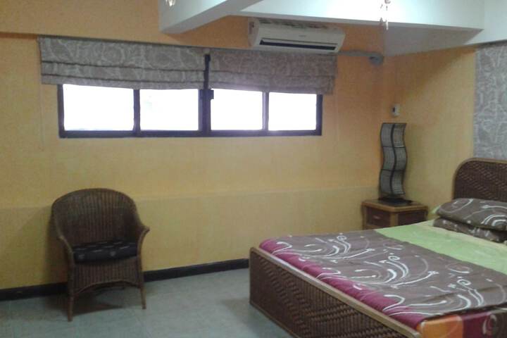 Room 9 of 34