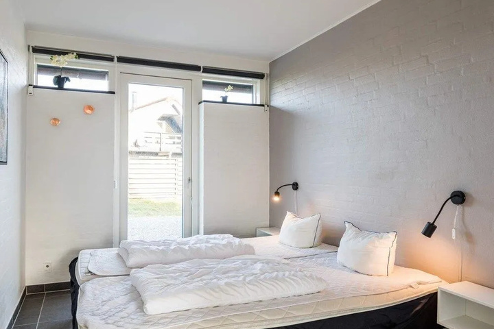 Room 2 of 16