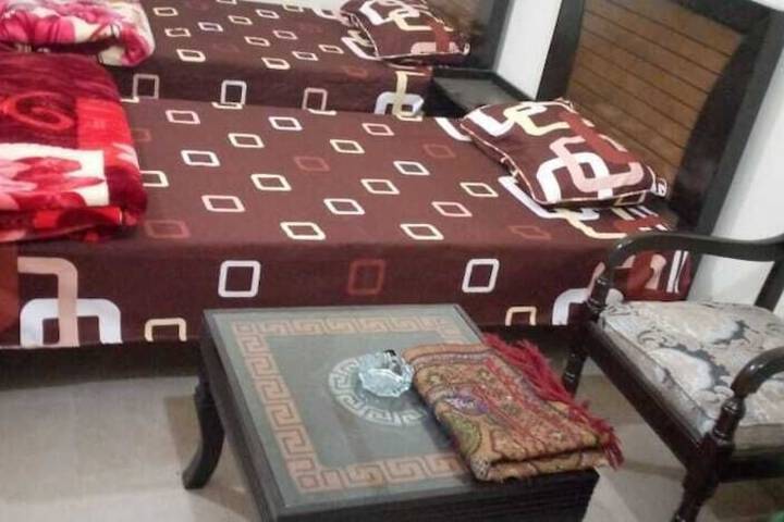 Room 5 of 9