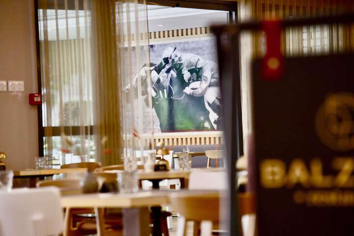 Dining 59 of 90
