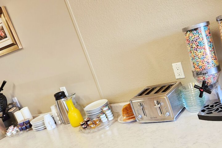 Breakfast/Coffee Service 32 of 37