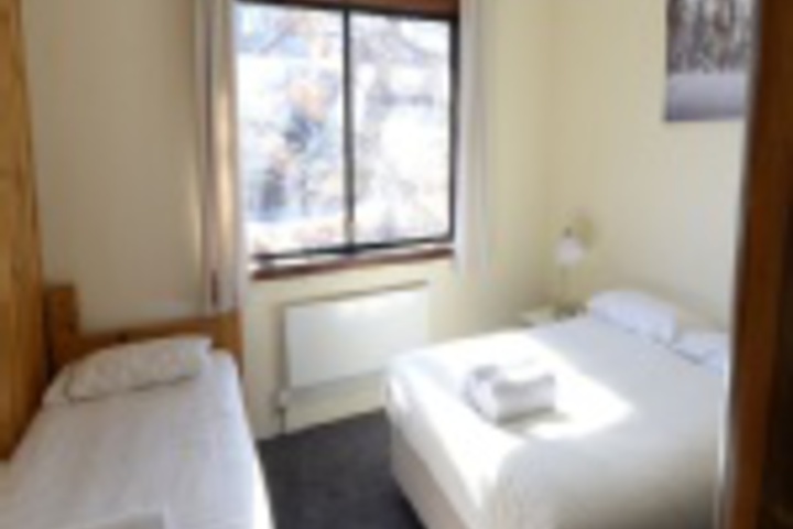 Room 418 of 693