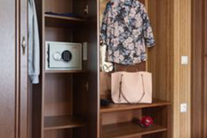 Room 16 of 34