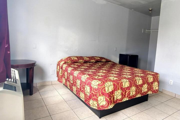 Room 13 of 25