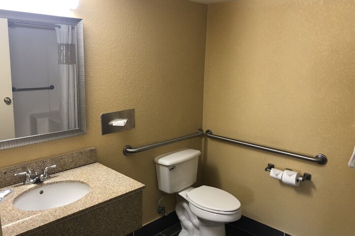 1 Double Bed Accessible (10 of 20)