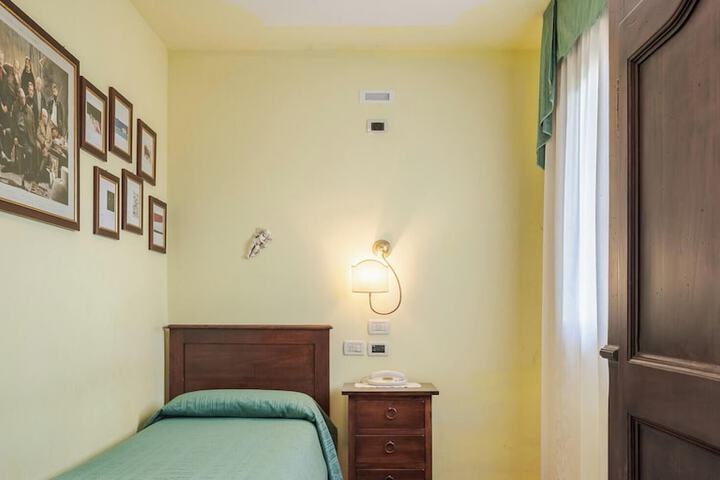 Room 13 of 68