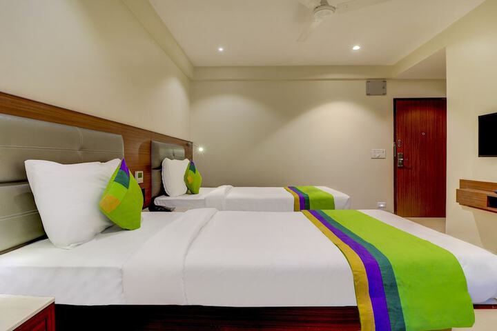 Room 8 of 40