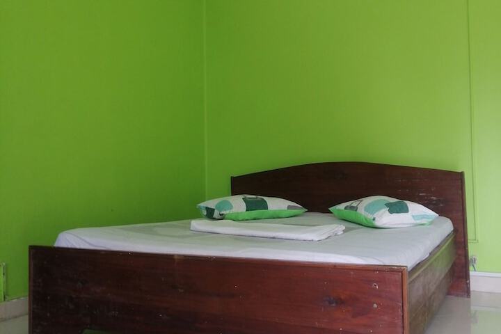 Room 9 of 35