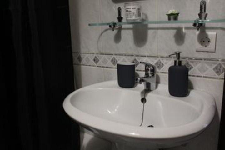 Room 10 of 37