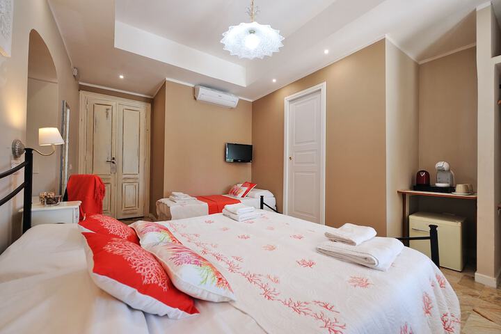 Room 28 of 62