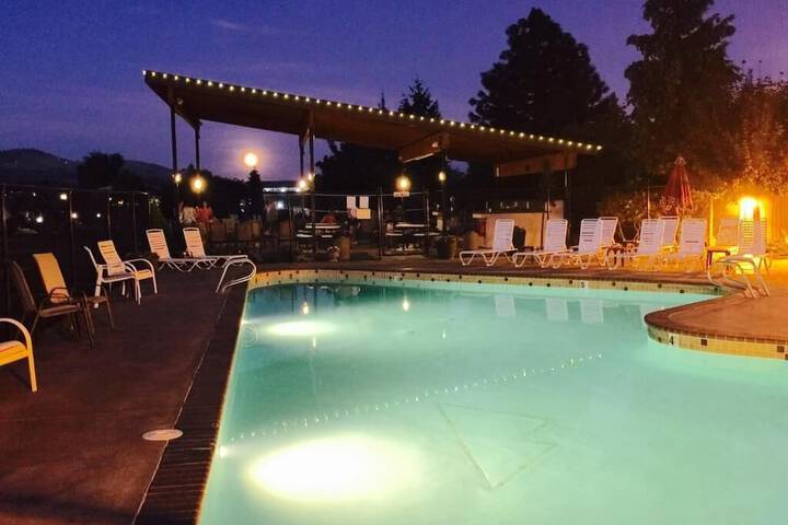 Pool 20 of 39