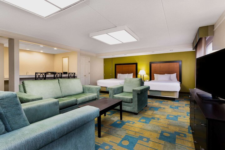 2 Double Beds (2 of 13)