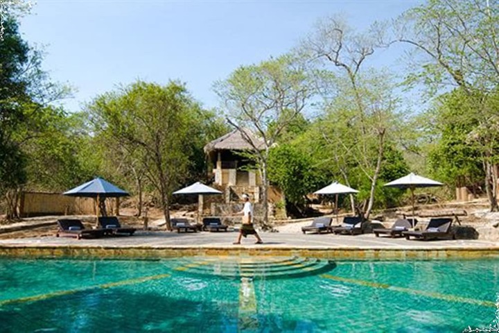 Hotel Pool