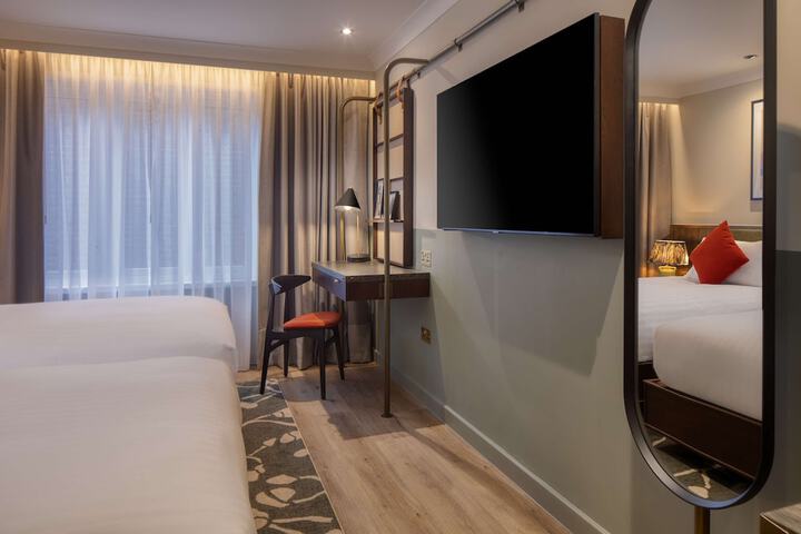 Room 16 of 36