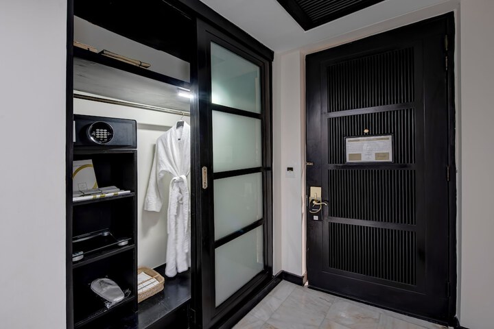 Room 12 of 53