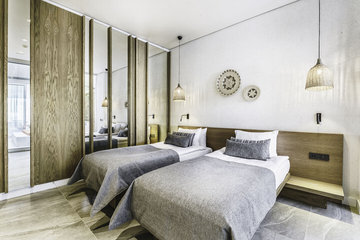 Room 15 of 181