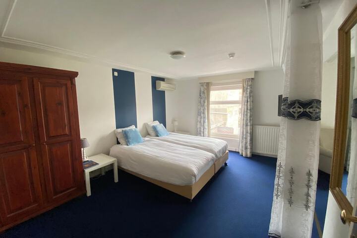 Room 7 of 37