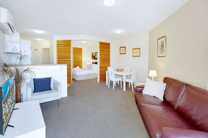 Room 9 of 38