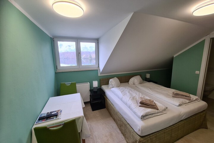 Room 22 of 62