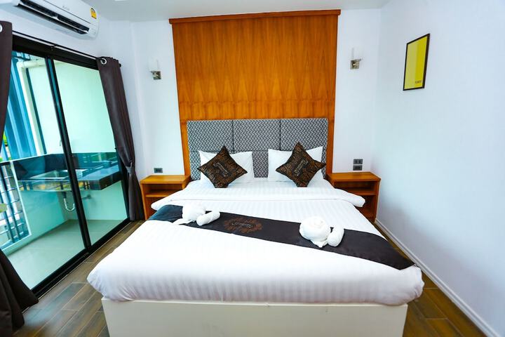 Room 13 of 25