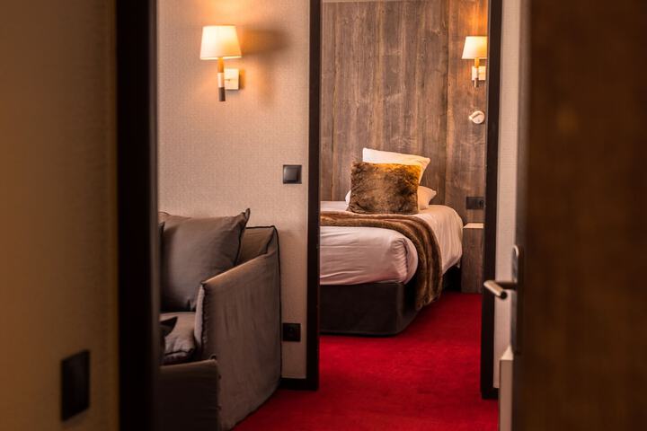 Room 15 of 37