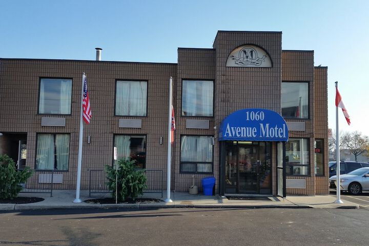 Avenue Motel