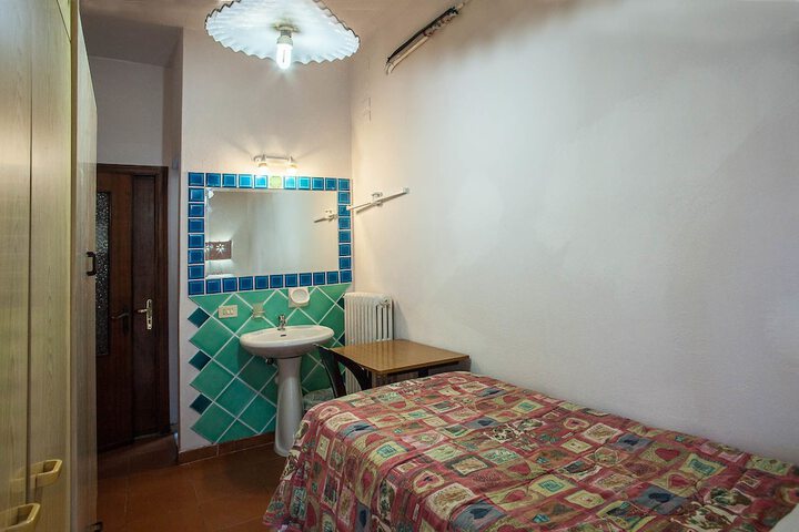 Room 5 of 25