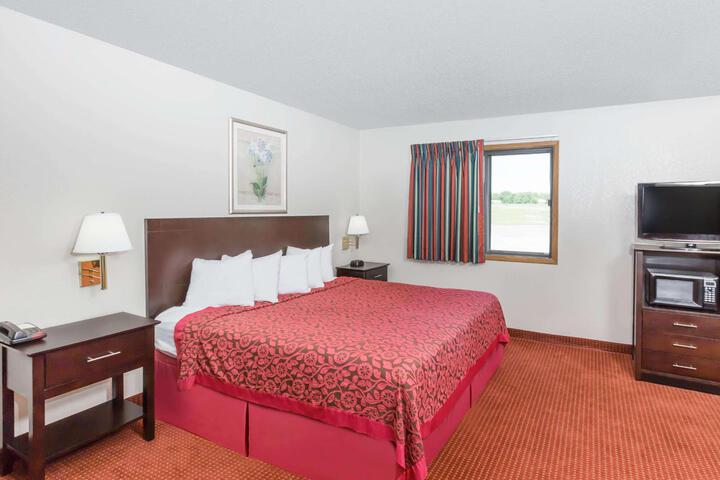1 King Bed (5 of 9)