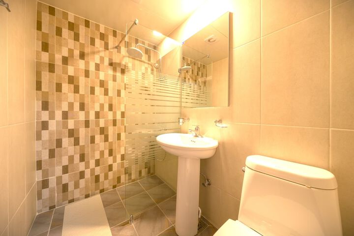 Room 12 of 22