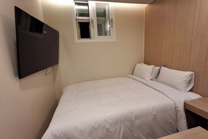 Room 6 of 113