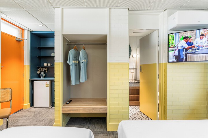 Room 5 of 38