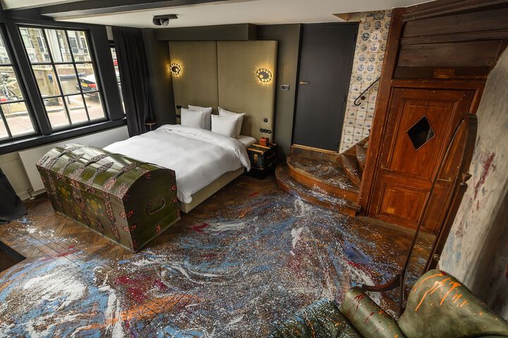 Room 47 of 103