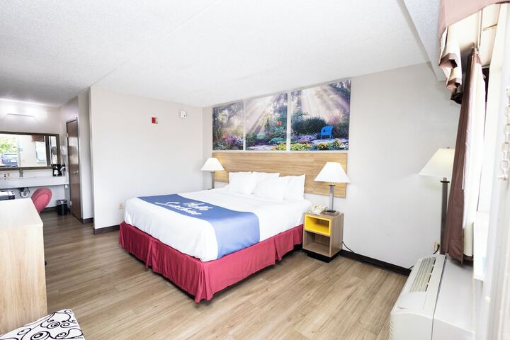 1 King Bed Accessible (7 of 19)
