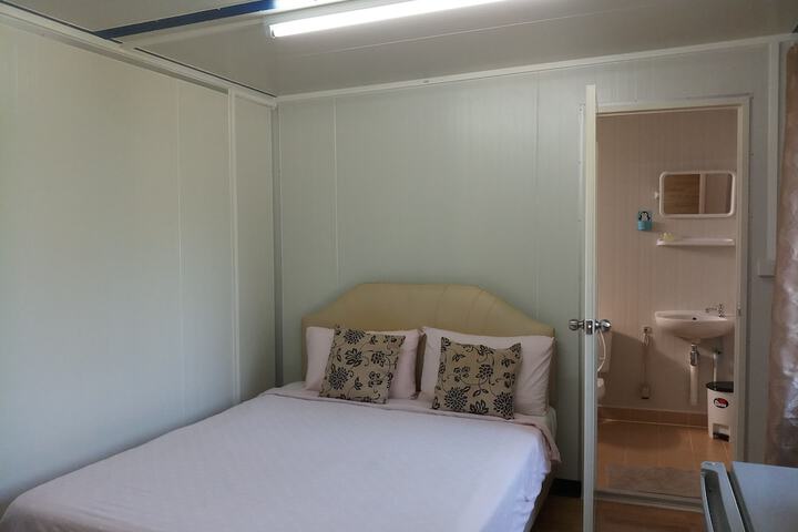 Room 16 of 61