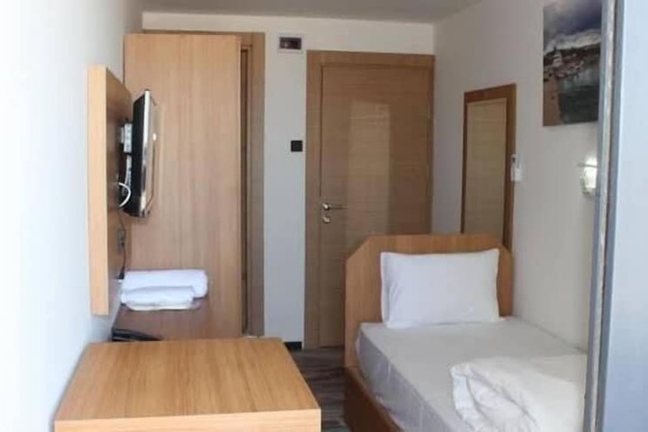 Room 3 of 38
