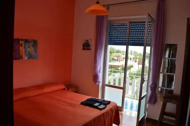 Room 5 of 16