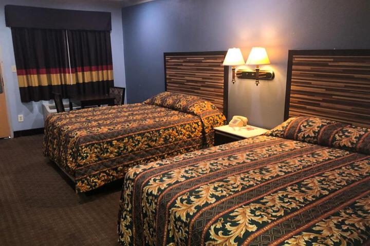 2 Queen Beds (8 of 9)