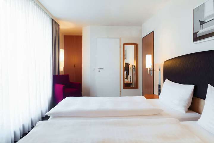 Room 40 of 90