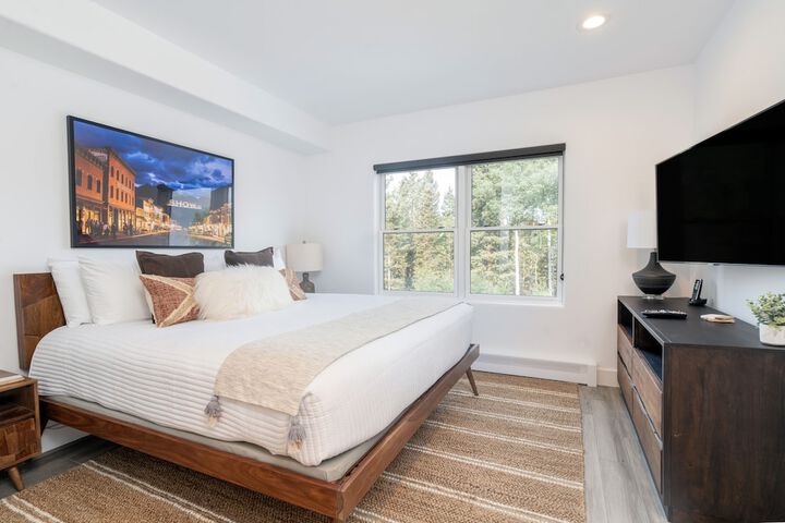 Image of Bear Creek Lodge 207b Hotel Room by Alpine Lodging Telluride