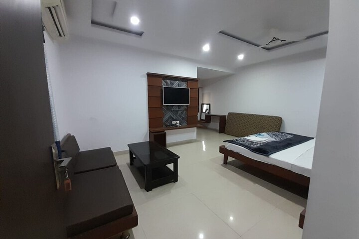 Room 9 of 43