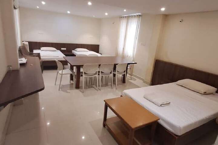 Room 4 of 16