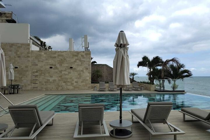 Hotel Pool