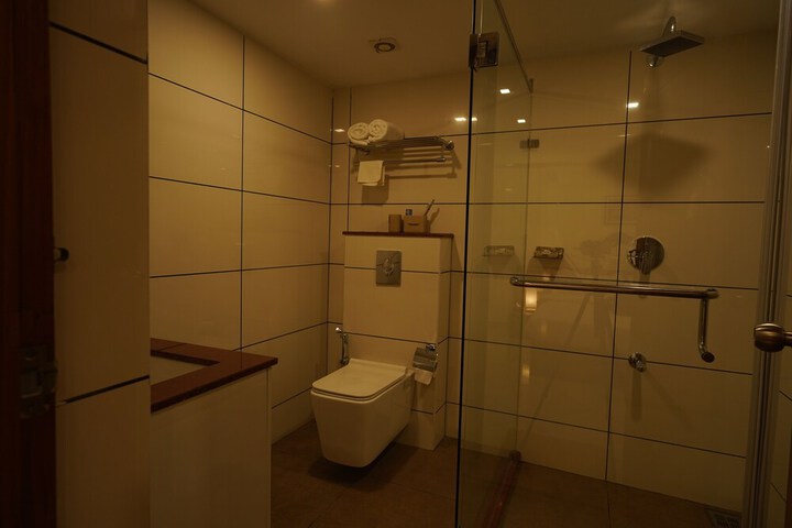 Room 37 of 209