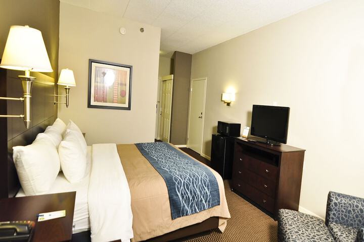 1 King Bed (1 of 19)