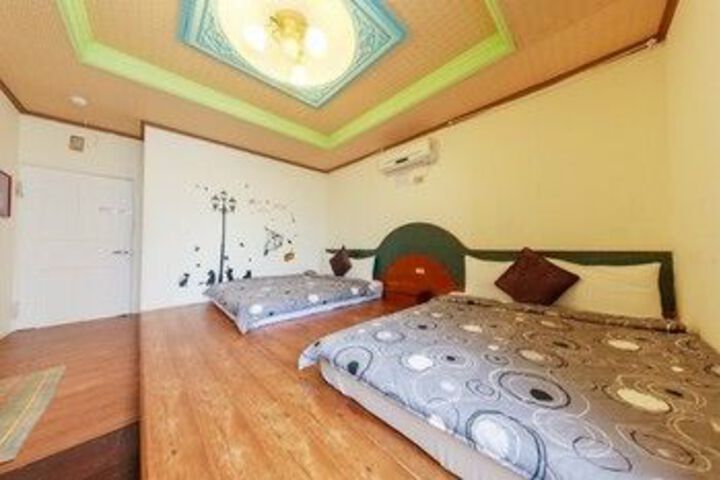 Room 13 of 40