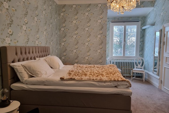 Room 13 of 38