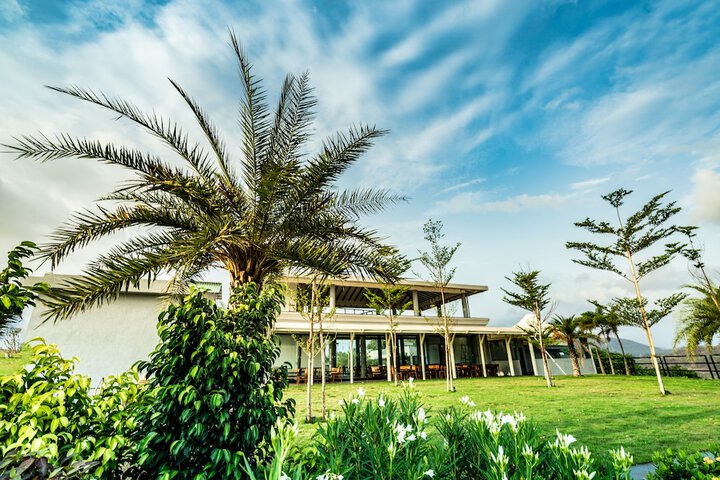 Hotel Exterior 66 of 74