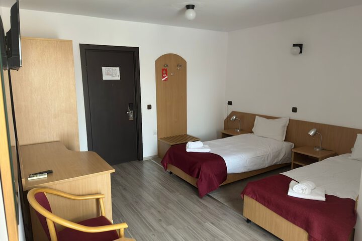 Room 33 of 83