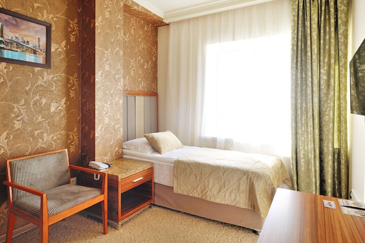 Room 11 of 37