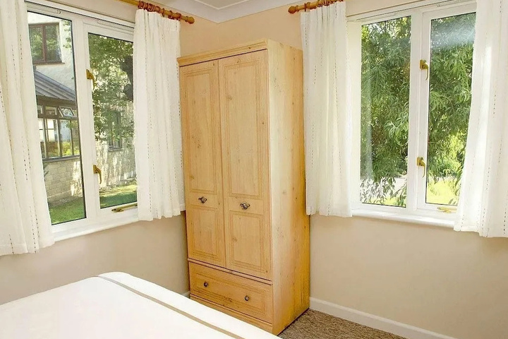 Room 5 of 16